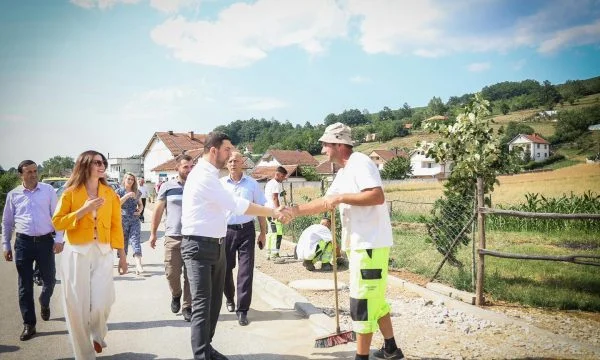 Krasniqi en Kacanik: El gobierno no penaliza a municipios encabezados por la oposición, restablece inversiones y proyectos en esta ciudad