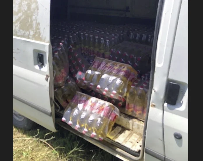 Huile née en Serbie contenant 900 litres [900 L]