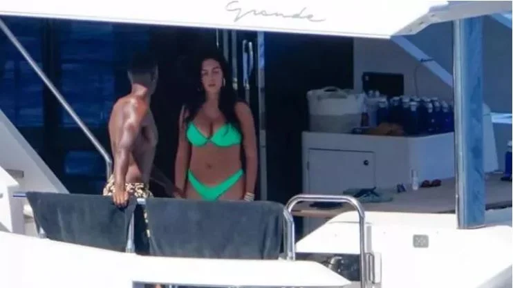 Ronaldo passe ses vacances avec Georgina sur un yacht de luxe sur Ibiza