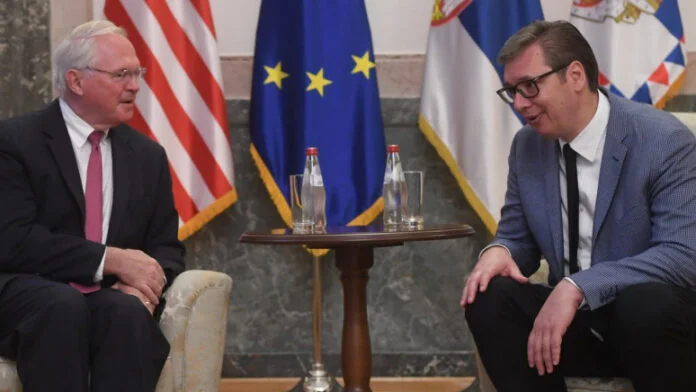 US-Botschafter in Serbien Urges Vucin, um Sanktionen auf Russland zu setzen