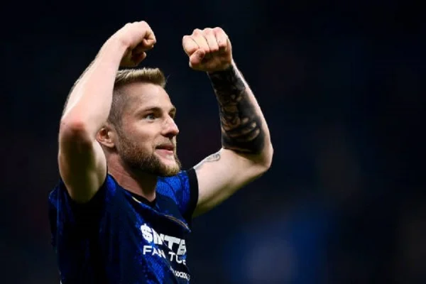 Chelsea rivals P SG for Milan Scrinar