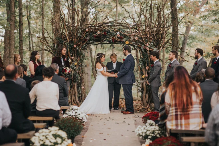 What You Should Never Wear at a Wedding