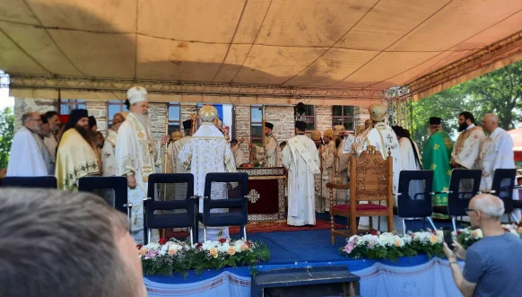 Patriarch Porfirije holds liturgy in Gracanica, Rakiq and Jevtic participating