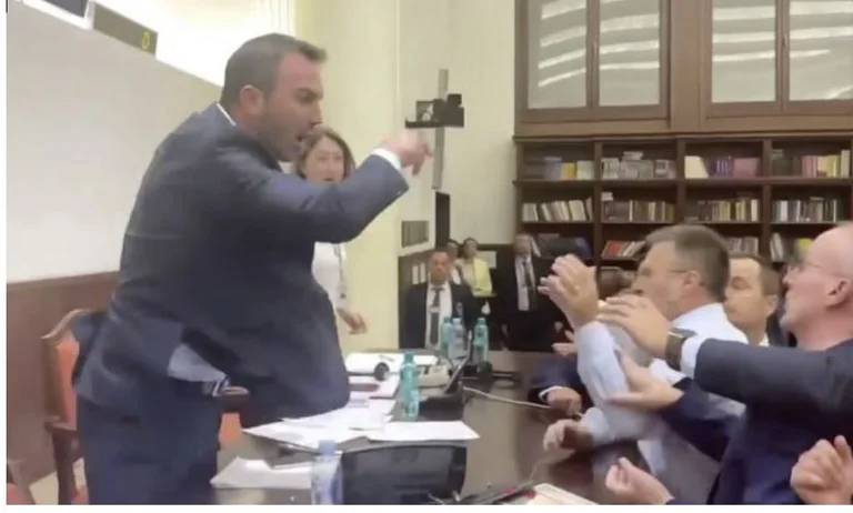 Tensioni e violenza Tutto ciò che è successo oggi nell'Assemblea macedone