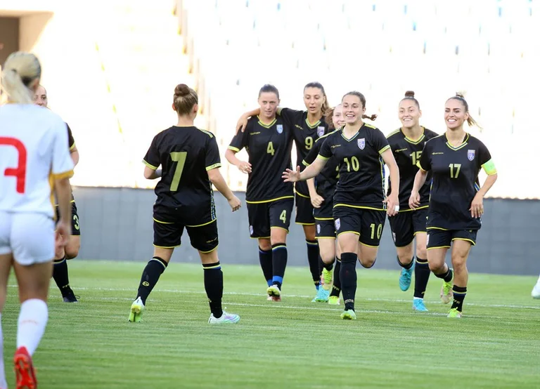 Les filles du Kosovo gagnent le nord de la Macédoine