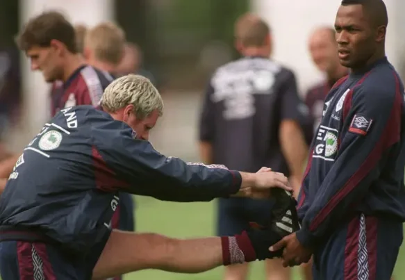 The midfielder of England relates one crazy thing: I've touched my fellow fighter's genius organ for luck.