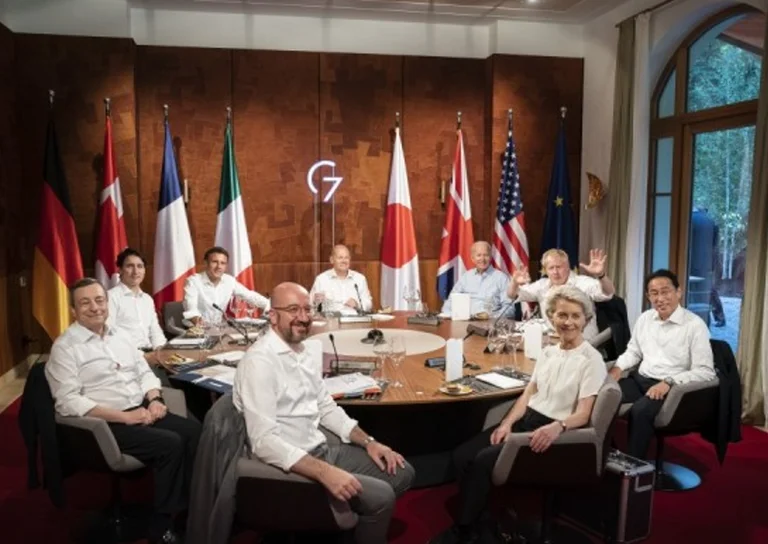 Zelensky s'adressera au G7, qui devrait chercher plus d'armes lourdes