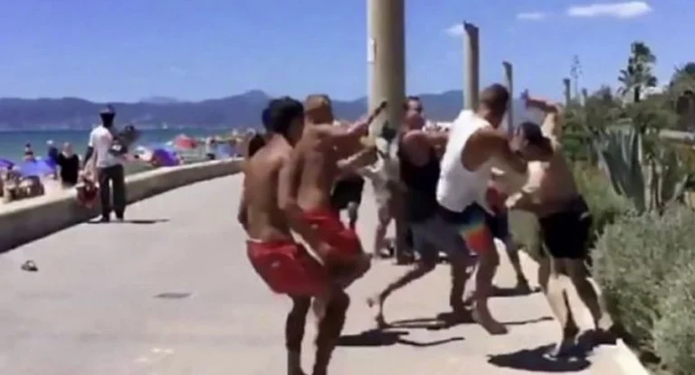 Las peleas de vino también comienzan, ya que los espacios de playa en Stingen se golpean con palas