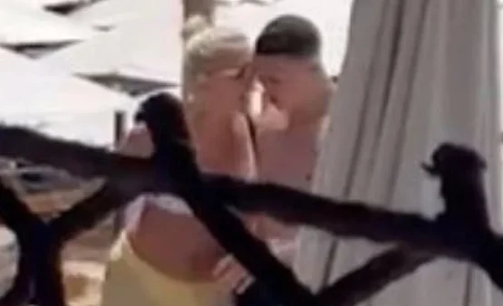 Tengo la pelea, la mujer grita al atacante de Man City en medio de la playa, por eso