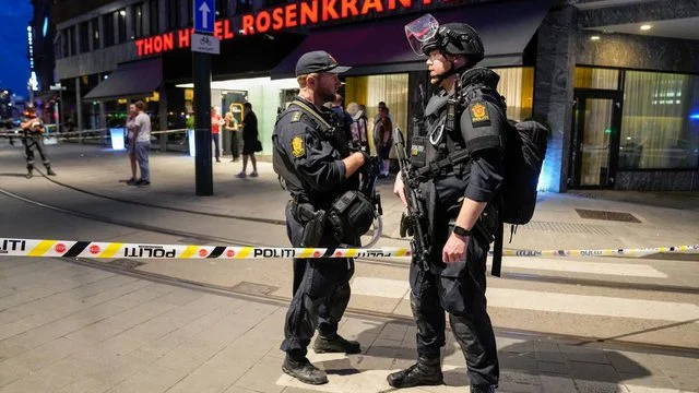 Attaque d'arme dans une boîte de nuit gay d'Oslo : Deux morts et 14 blessés