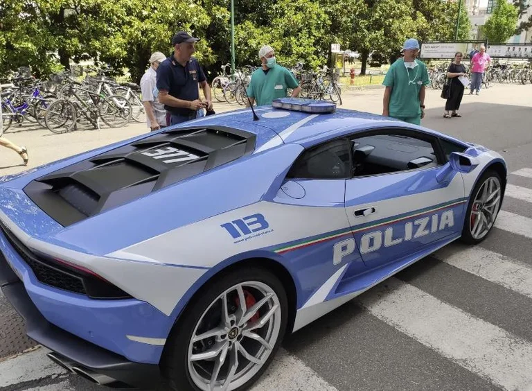 Day Event: Italian police drive 300 km/h to save a life