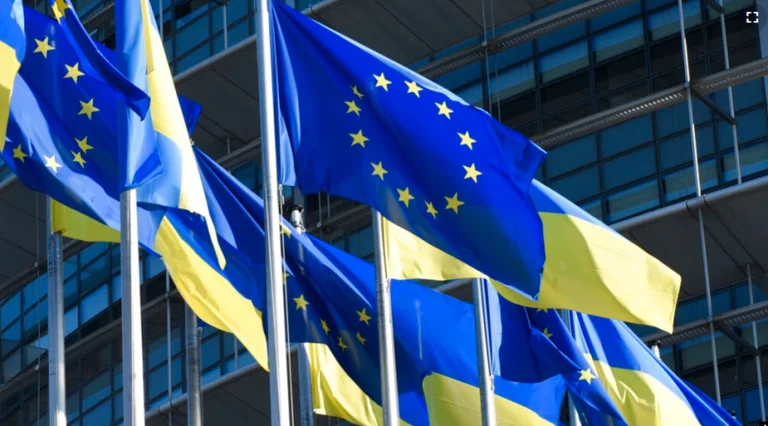 Ukraine, Moldova receive EU candidate status