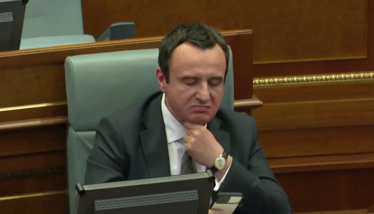 ¿Quiénes son Hyseni de Malisevo y Murati de Squneraji que hoy molestaron a Kurt en el Parlamento?
