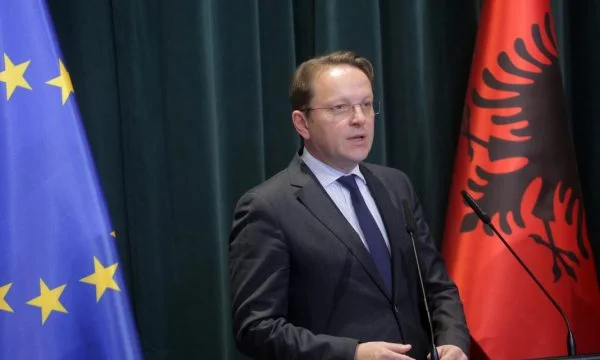 Hours before the summit, Varhelyin ultimatum Bulgaria: Proposal for Albania, Macedonia