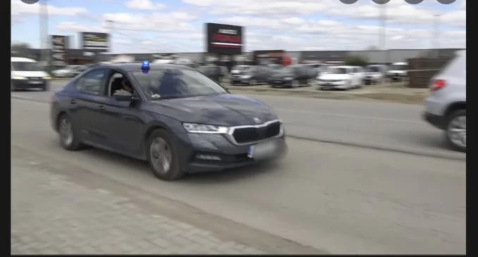 In zivilen Kleidung, Polizei gegen Handys in Autos