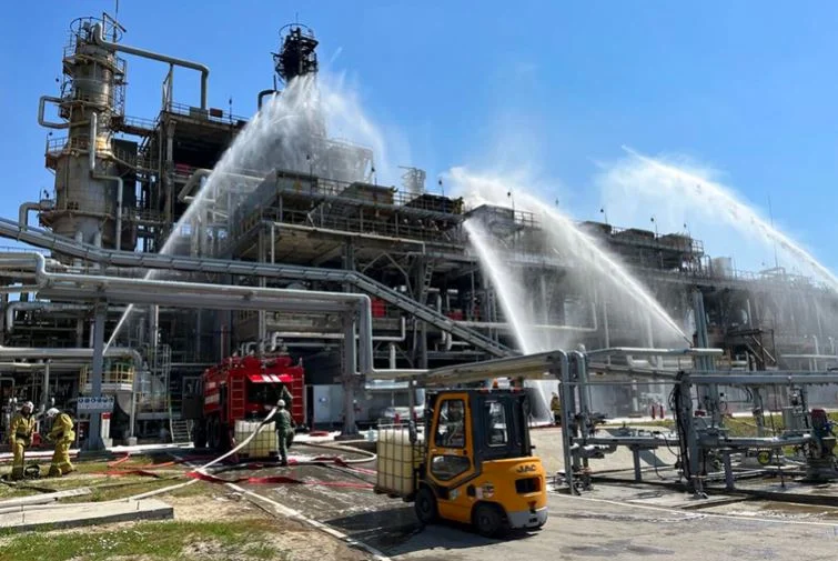 Hit by Fear Attack, Russian oil refinery near Ukraine