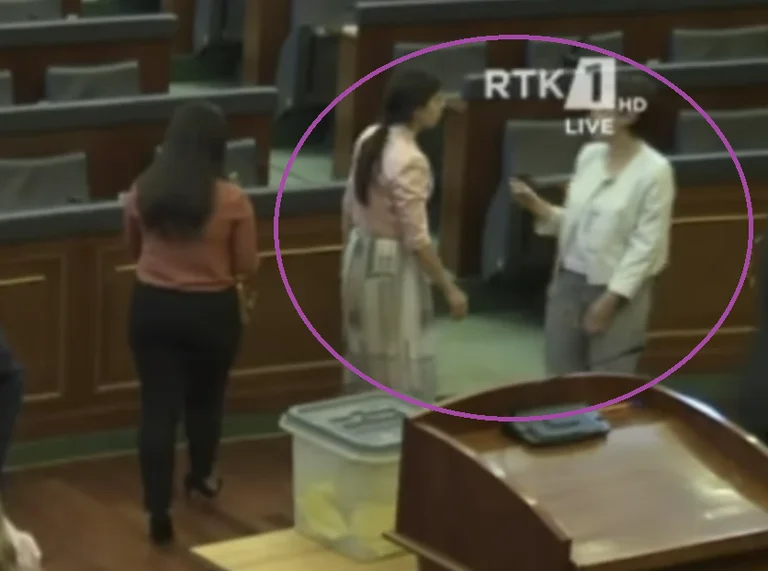 La séquence est en train de sortir : le député Boguyevci a-t-il offensé le collègue Kurti, voici la réaction de ce dernier ?