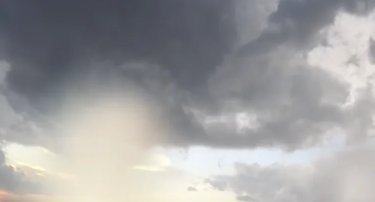Impressione: Tempesta a Pristina per 18 secondi con vista apocalisse