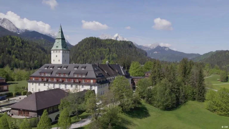 G7 summit with two megawatts: hunger and global warming