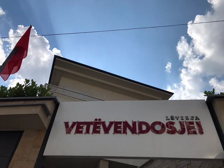 Vetevendosje boycotte le rapport du directeur de l'AKI