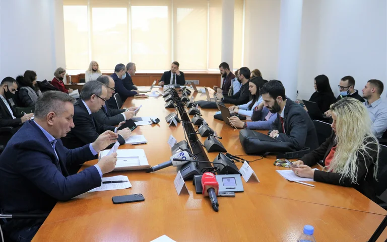 Transfert La Commission approuve l'examen du budget 2022, 150 millions d'euros d'augmentation