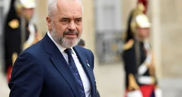 Protesta në Shqipëri, Rama: Projekti i Sazanit dhe Zvërnecit s’ndalet