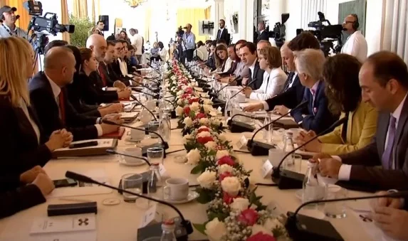 Joint Meeting of Two Governments Ends