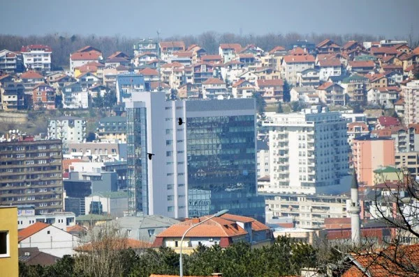 Burn a bar in Pristina