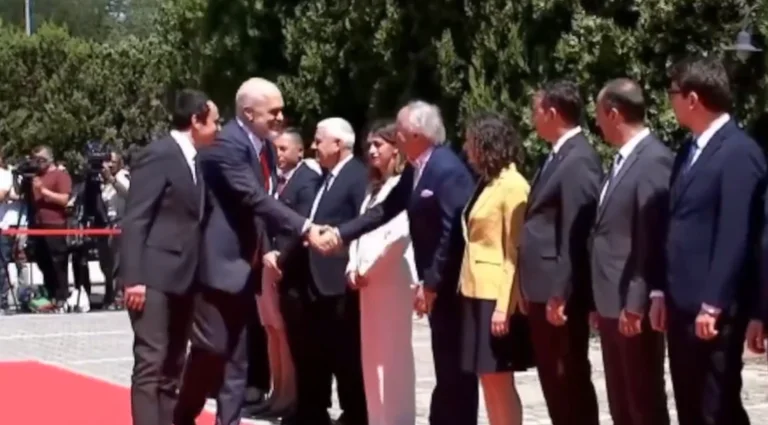 Rama ú Kurti unido, recibido por ministros de dos gobiernos