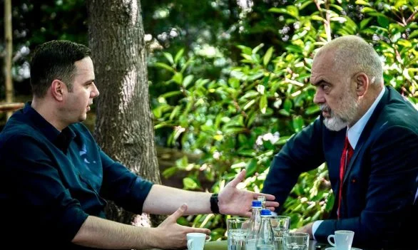 Rama beveva caffè con Obadiah prima di incontrare Kurt