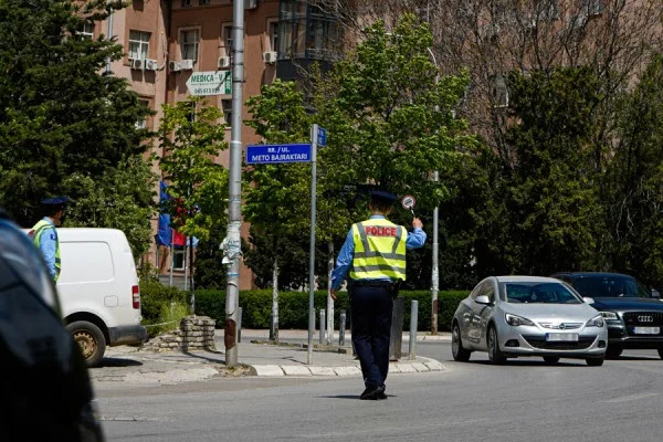 Reunión de dos gobiernos, cesación temporal del tráfico en varias carreteras