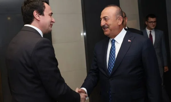 Cavusoglu trifft sich mit Kurti, sagt, dass die Existenz von Guerillas in Kosovo ein großes Hindernis für unsere Berichte ist