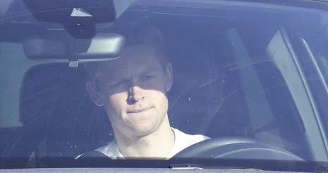 Frankie de Jong gets things out of the closet near the transfer of Man United