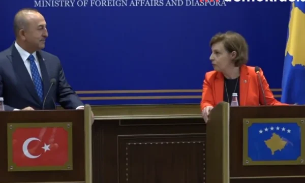 Geralla después de reunirse con Cavusoglu anuncia acuerdo entre dos países firmados