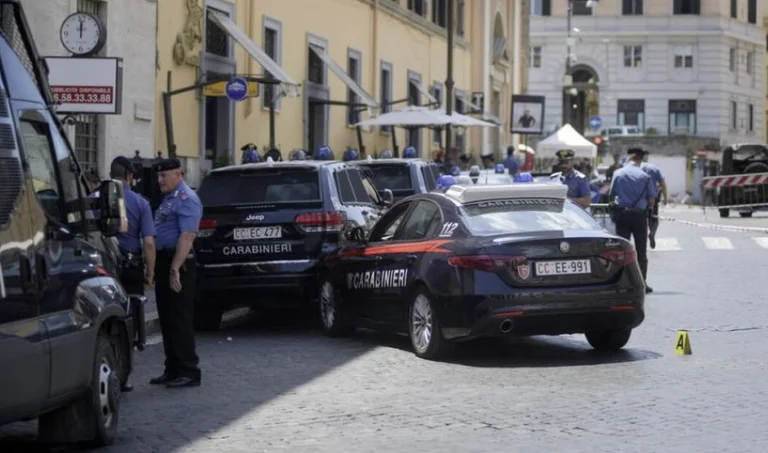 Umfrage in Filmen im Vatikan, Albanisch mit BMW flüchtet Polizei, Schießen abgefeuert