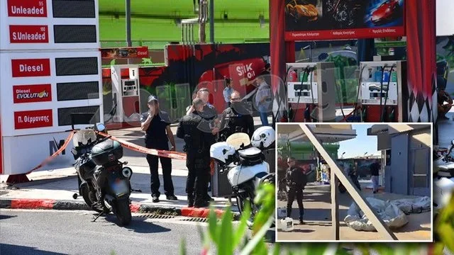 Tan pronto como deja el BMW blindado, se ejecuta con 25 balas de empresario griego