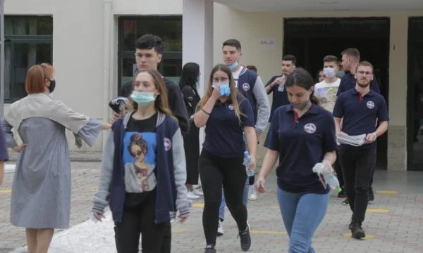 Senior test again in trouble, over 100 students expelled for copying