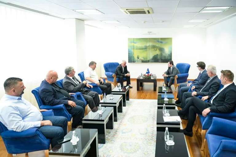 Prime Minister for a meeting without a deal Kurti veterans: We talked about cleaning lists