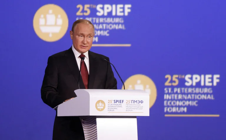 Putin inizia il discorso avvertito: gli Stati Uniti si comportano come è stato inviato da Dio