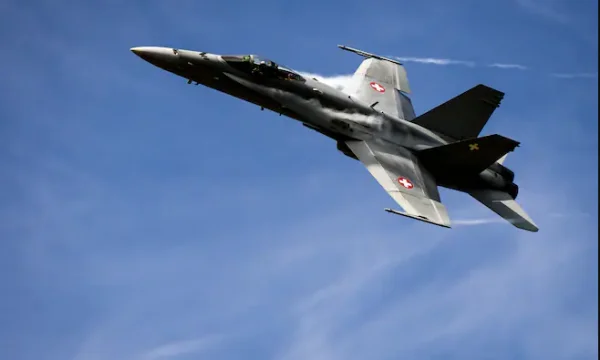 La menace de la bombe à l'aéroport de Pristina a alarmé la Suisse, a activé deux avions de combat