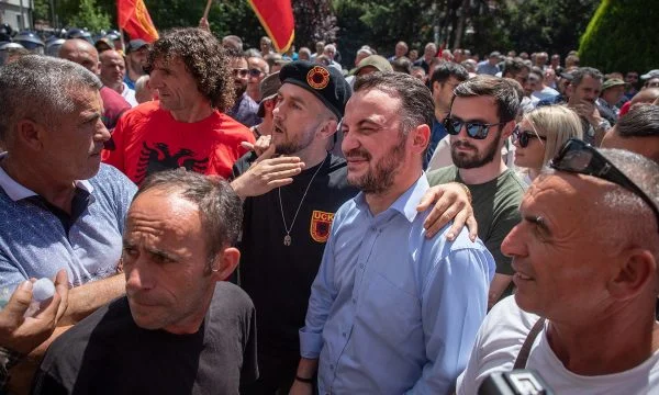 Moliqaj después de ser liberado de la policía, no habla de su arresto, pero se centra en la protesta de los veteranos