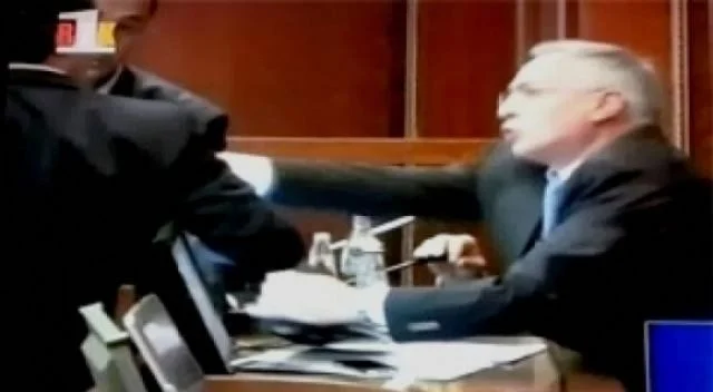 Tahiri PDK blocked the microphone at the session, as Kurt had done in 2013