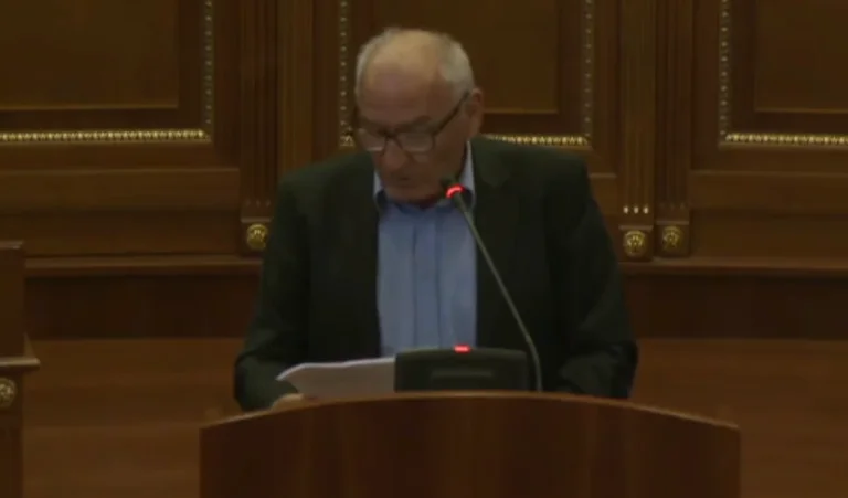 Gani Krasniqi de VV : Ramush, vous êtes là ? Ne nous jurez pas. Ramush.