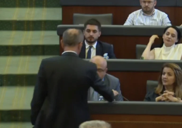 Bekim Haxhiu gets off his microphone, Hagi Avdyl, after his statements on veterans, blocked the Parliament's speaker.