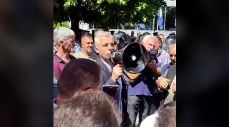 Faton Klinaku -veterians: Tenga cuidado con la policía, tenemos información que el poder nos provocará.