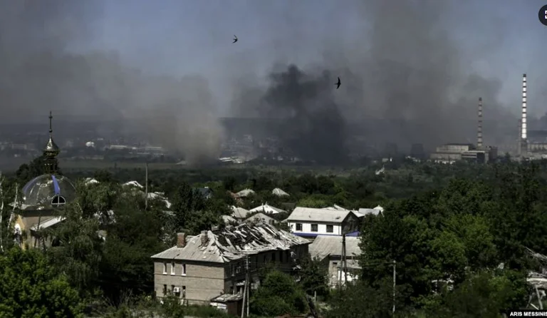 Les dirigeants européens à Kiev; Severodonjek lutte contre les rages