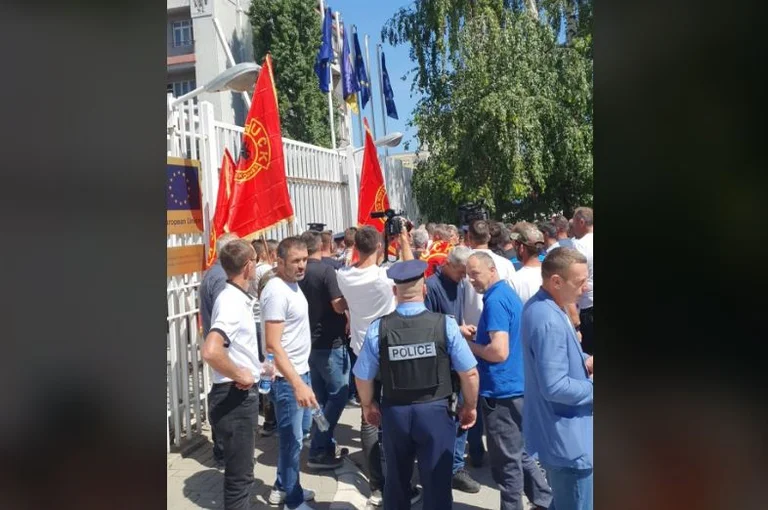 The veterans won't let VV's Kolcak get into the vault: Whoever tries to get in, we put him in the trash can.