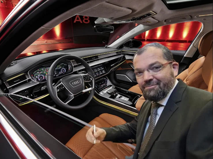 Grams Agusholl the squirrel's camera is well with Audi A8 of 50 thousand euros.