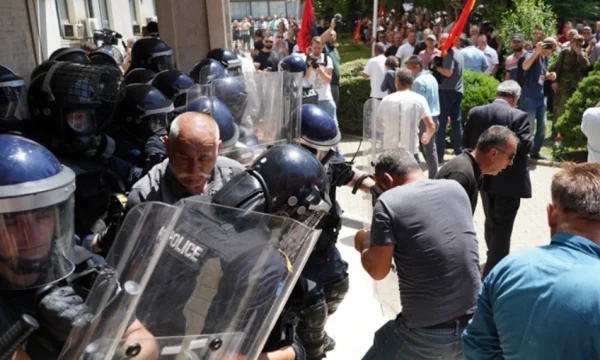 La policía se prepara ante la protesta de los veteranos del KLA