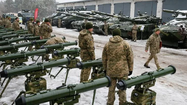 OTAN para continuar enviando armas pesadas a Ucrania